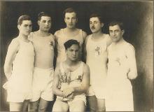 Turkiye nin ilk Voleybol Takimi 1931 Mezunlari  orta ust Sezai Turkes 